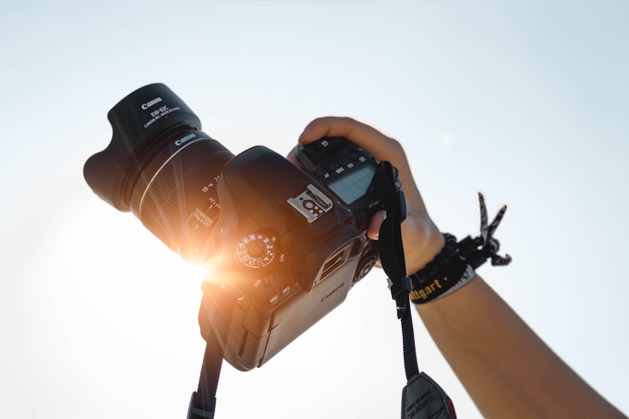 Alejandro Pérez Sacco fotografiando en exteriores